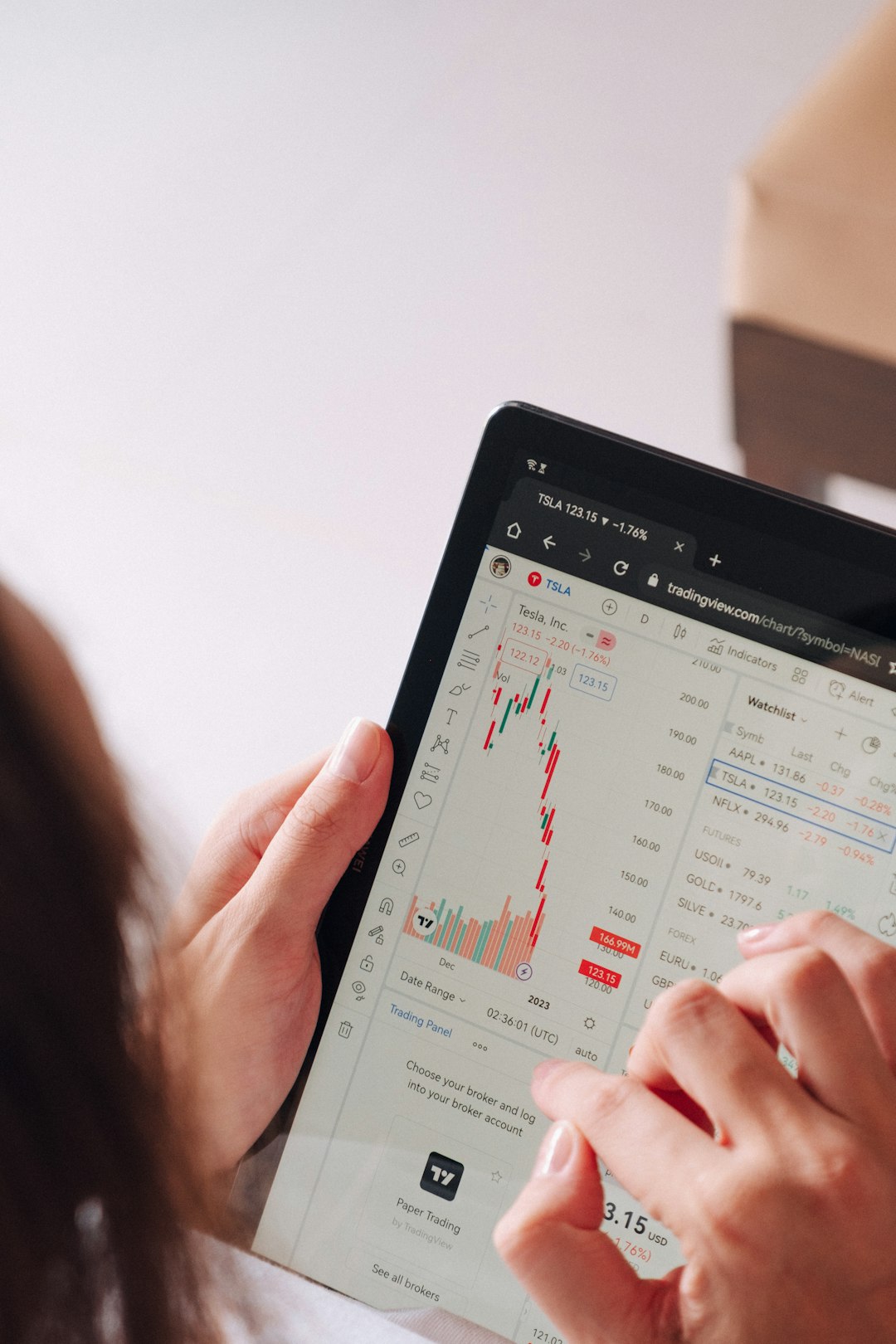 services-08 a-woman-holding-a-tablet-with-a-chart-on-it-aumy7ijqgas
